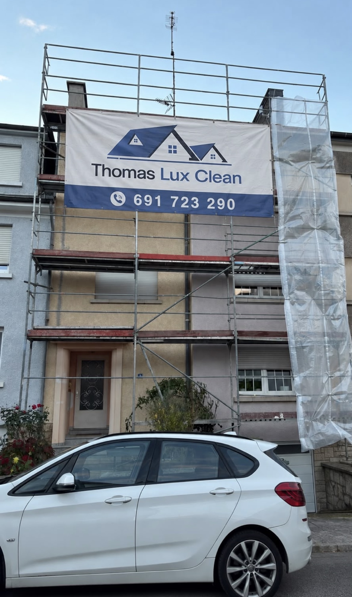 Chantier de façade Thomas Lux Clean avec échafaudage